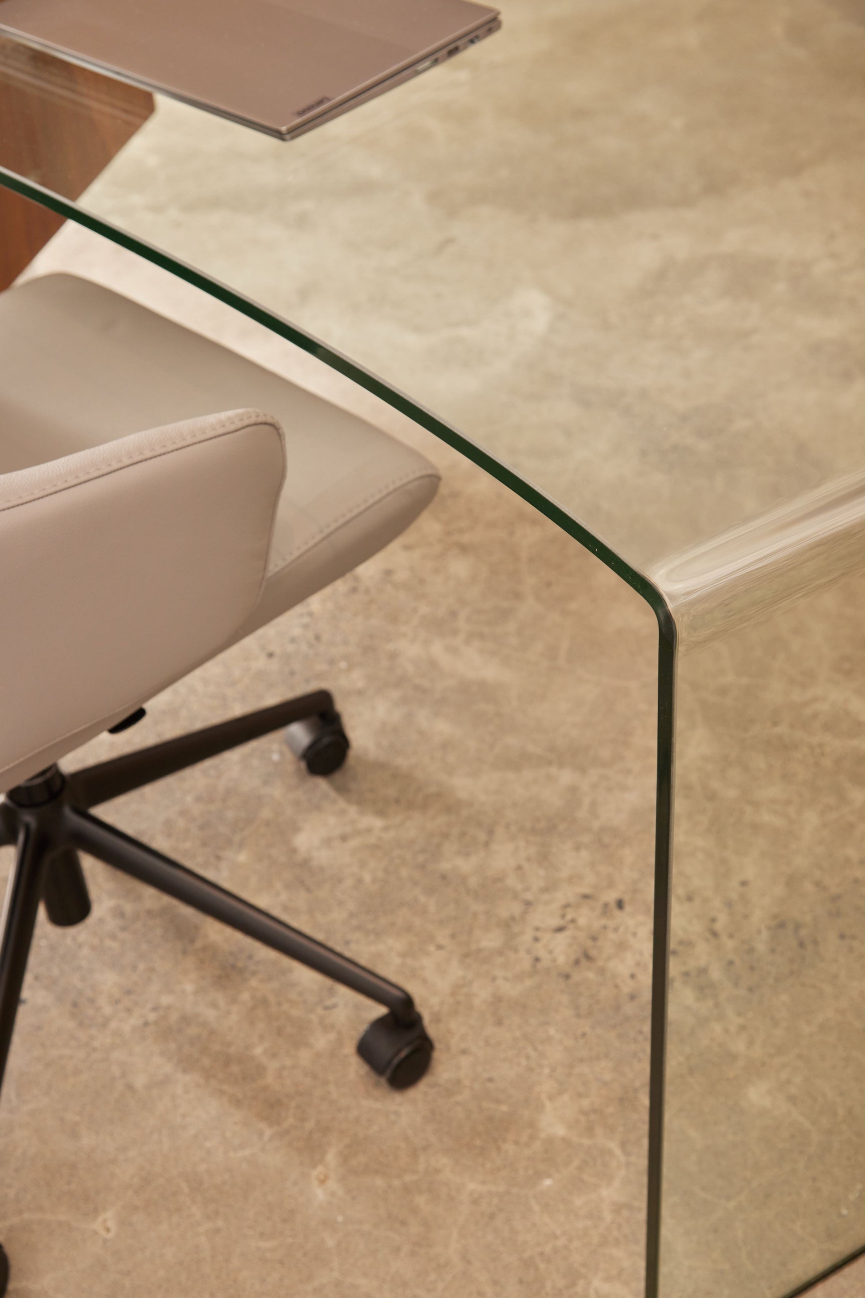 Office Traglass Desk