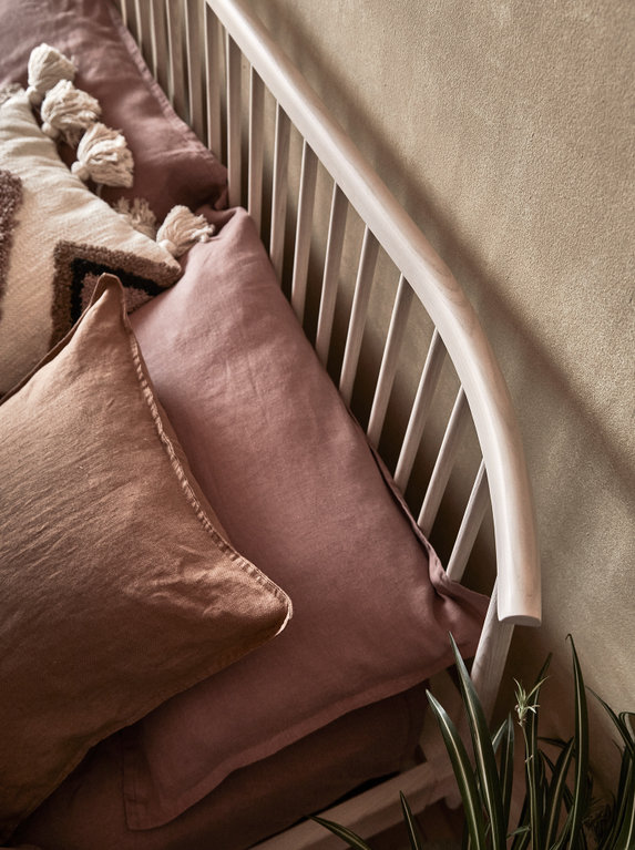 Saracina home shop spindle bed