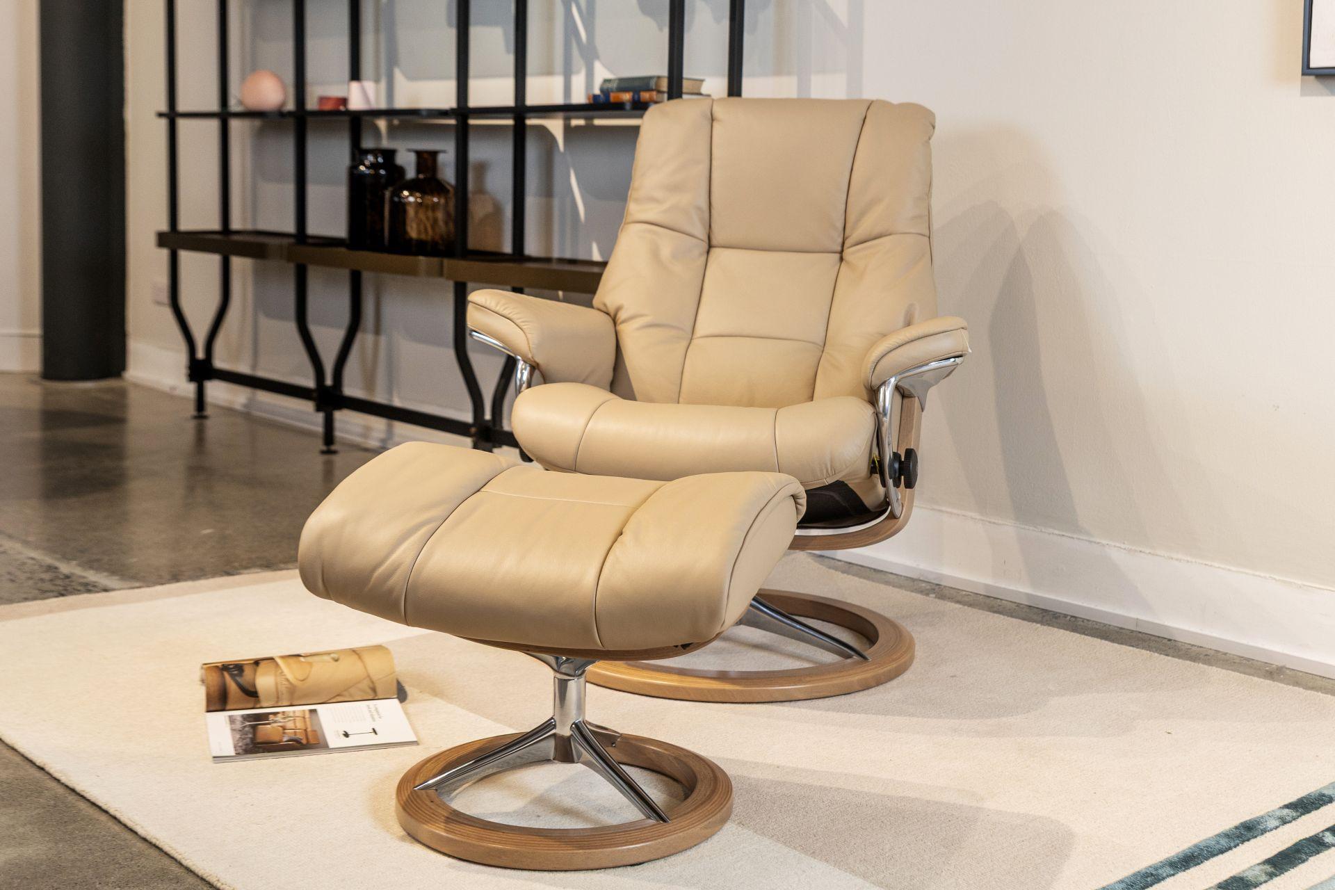 Stressless Mayfair Recliner Chair & Stool Sig Base Sand/Oak