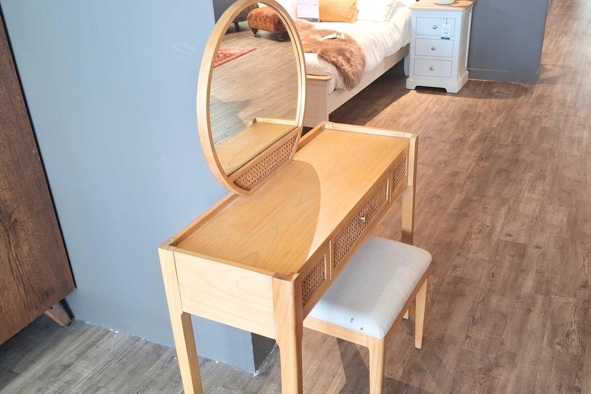 Kawali Vanity Set  - Clearance Limerick