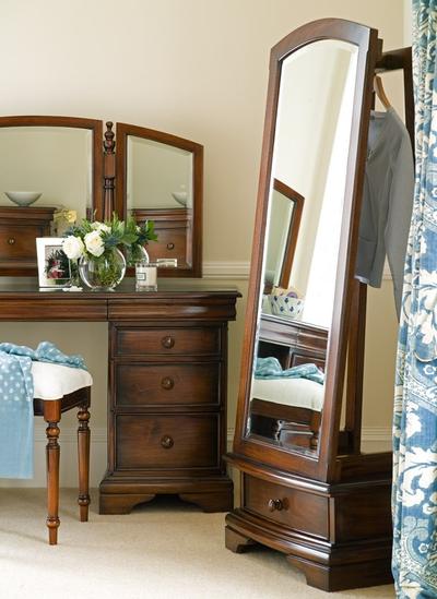 Loire Dressing Table With Mirror