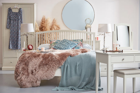 Caoimhe Stool