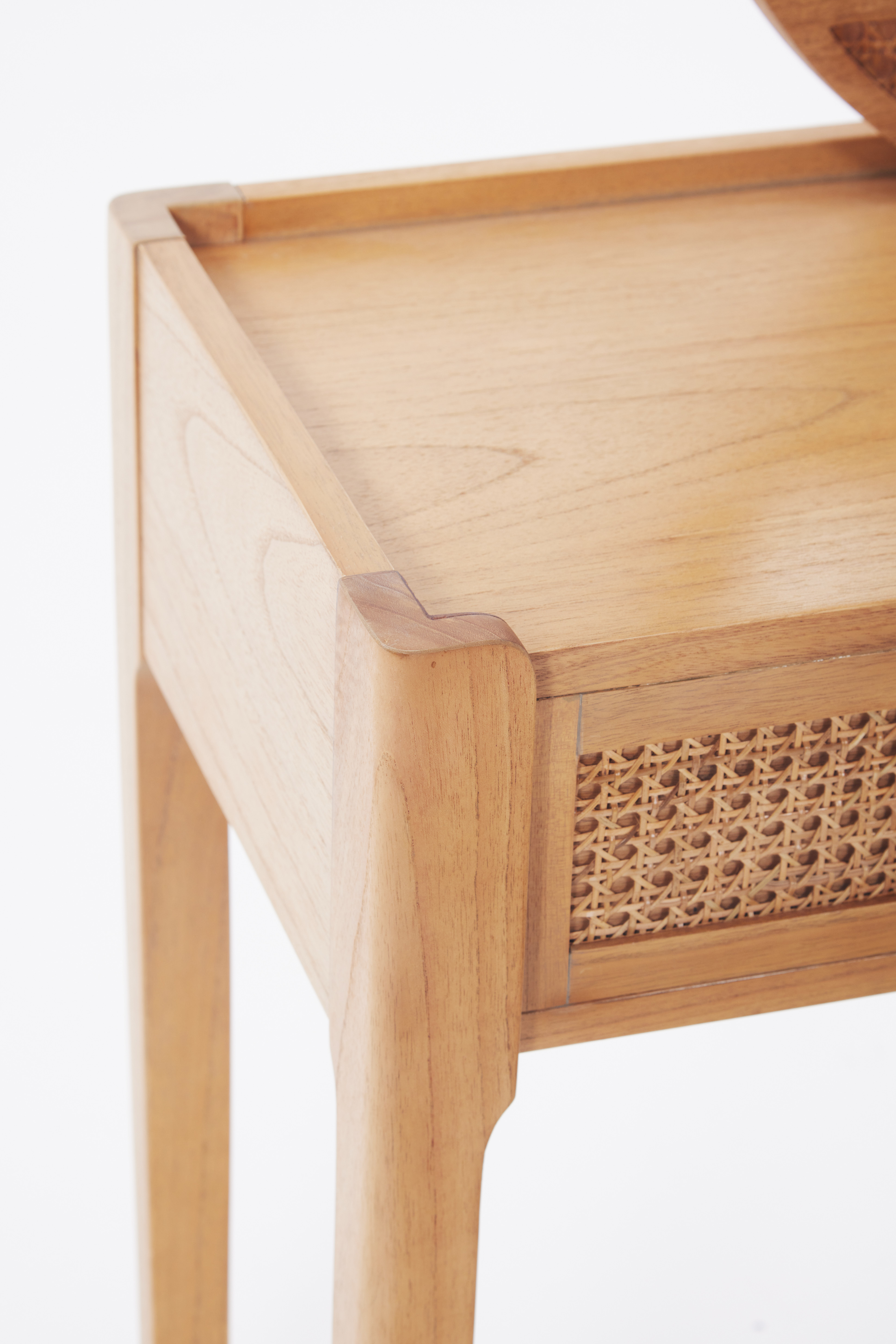 Kawali Bedroom Vanity Set