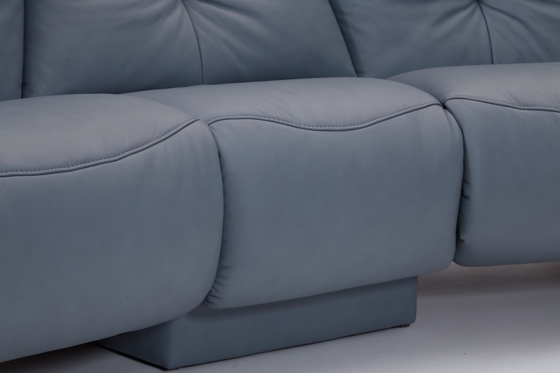 Himolla Swan Trapezoidal Recliner Sofa