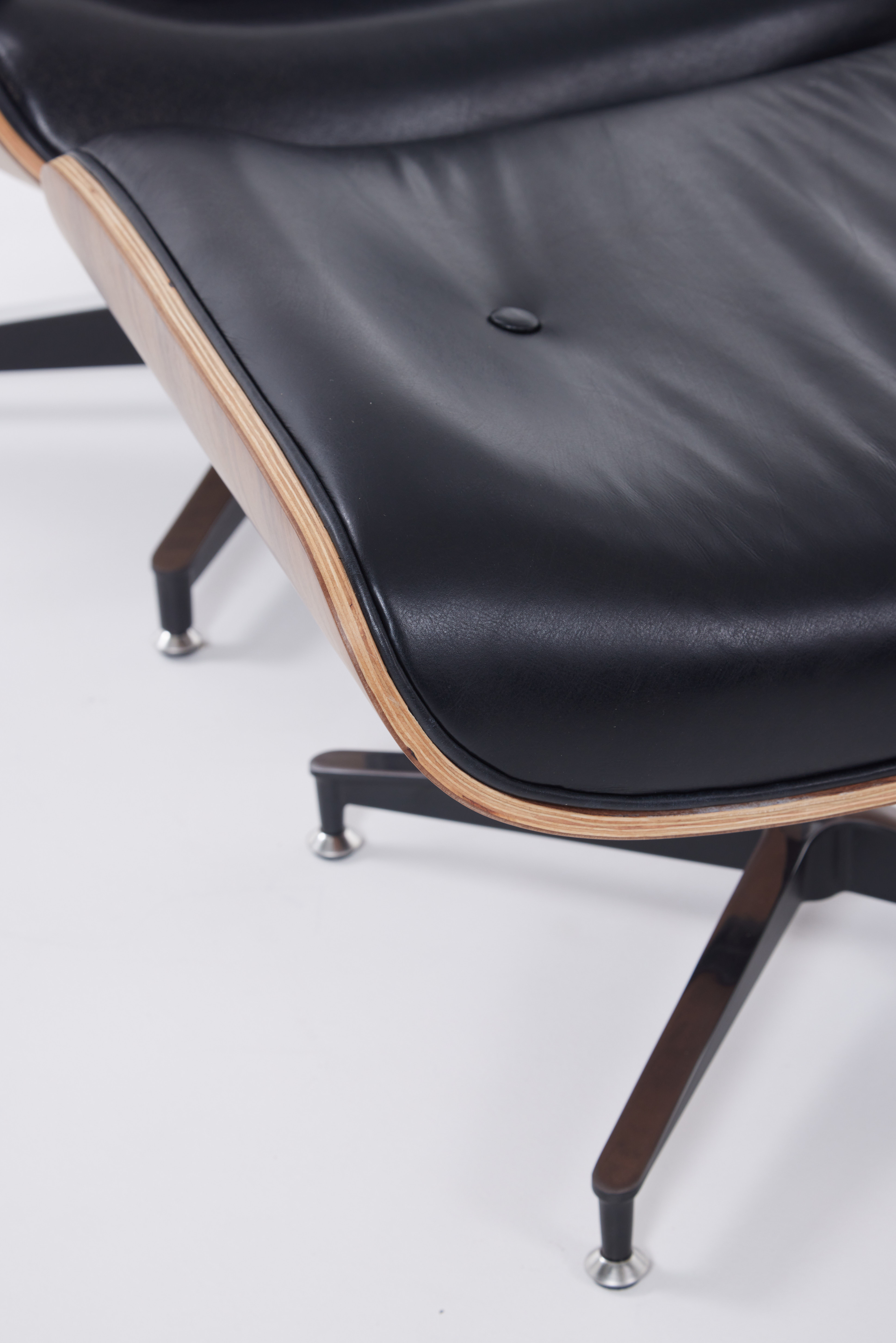 Jacob Lounger Chair & Stool Set