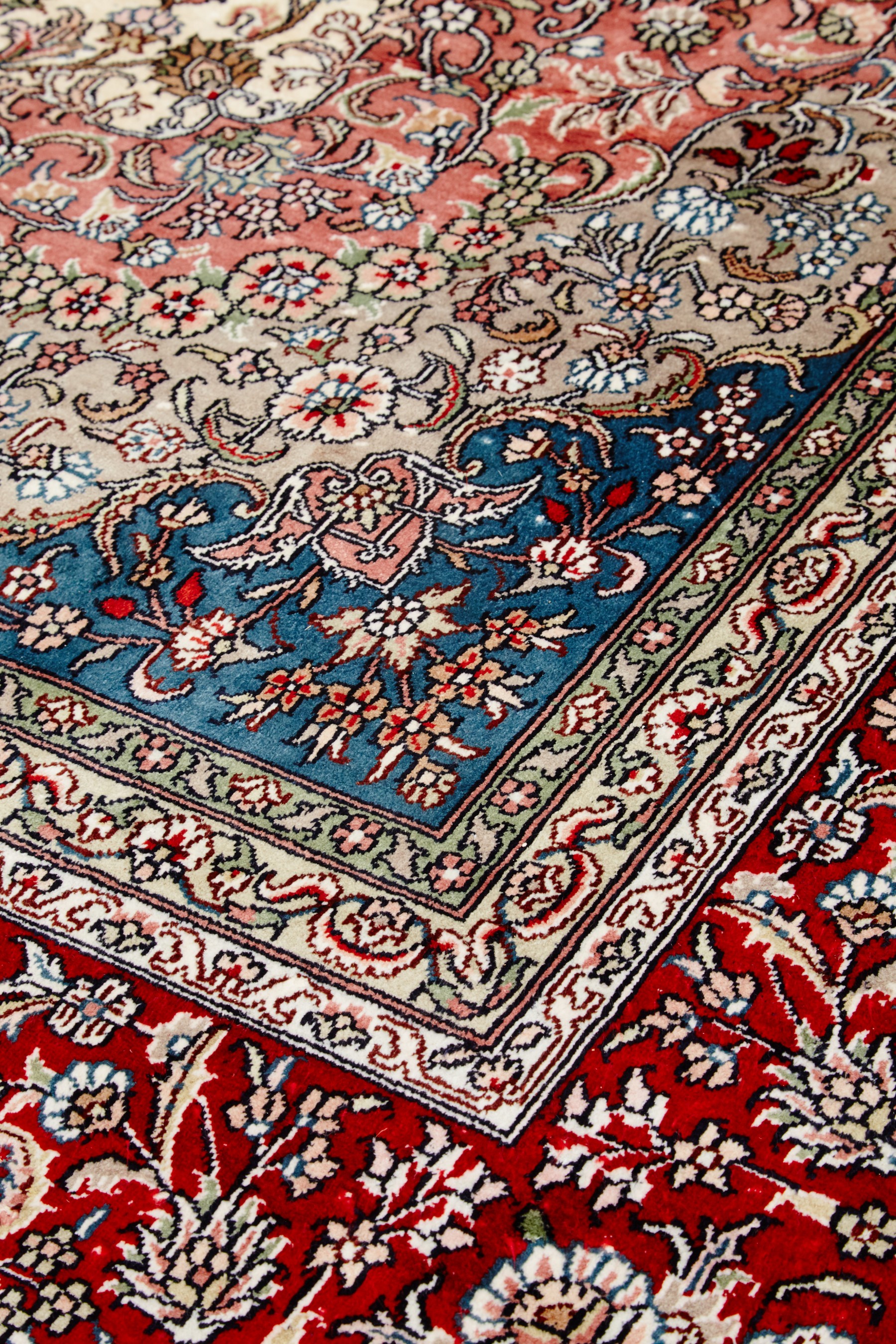 300 Line Silk Rug 281x189 cm